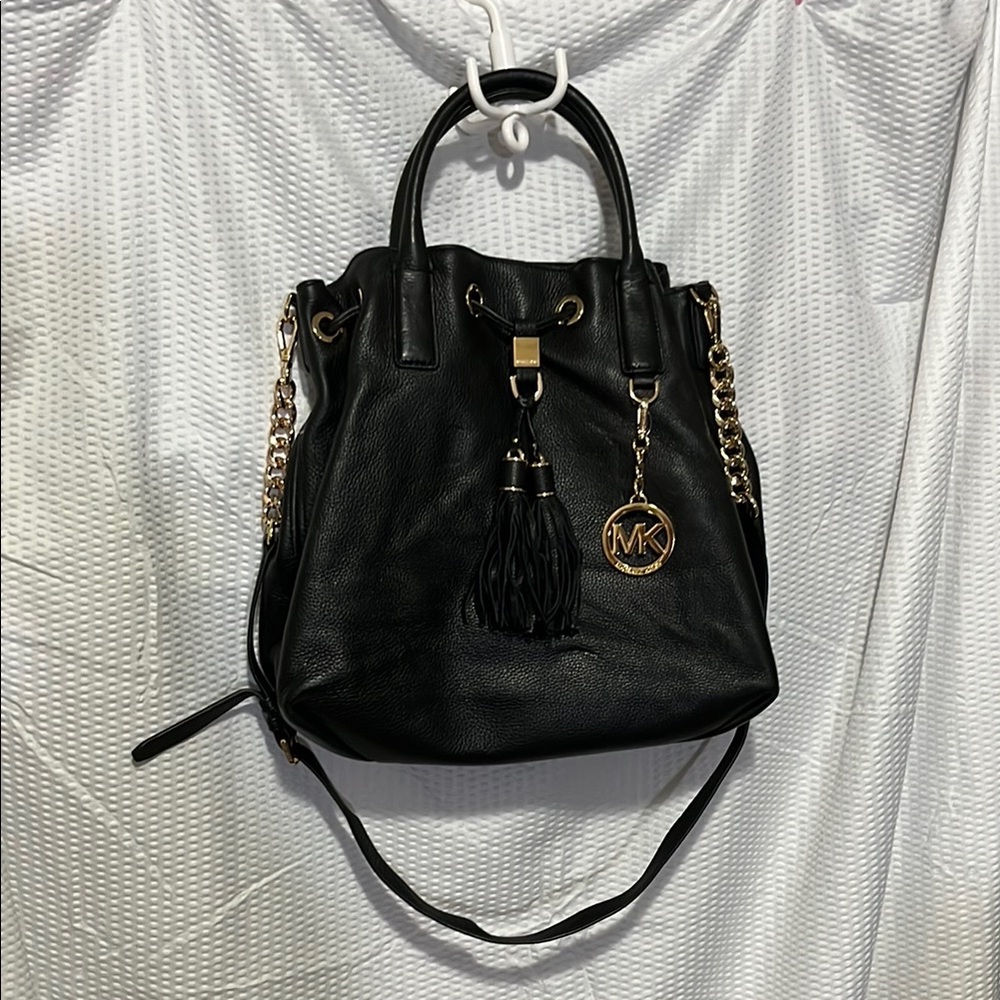 Michael Kors Black and Gold Shoulder leather Bags with Versatile Design